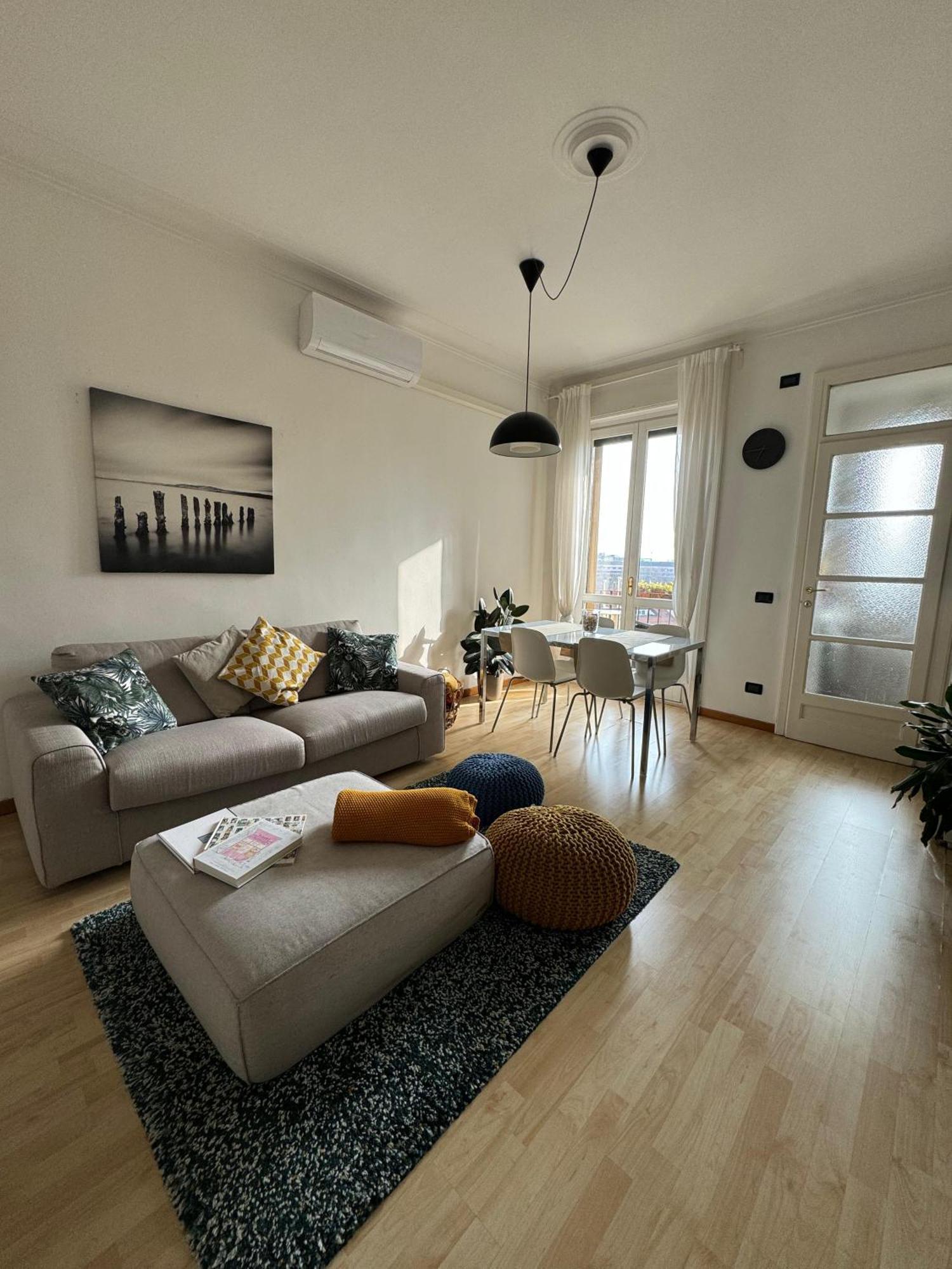 Trilocale Con Due Balconi A Isola Porta Nuova Apartamento Milão Exterior foto